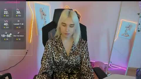 Snapshot of evelinalu chatting on April 28, 2:27 am Evelina online show from April 28, 2:27 am
