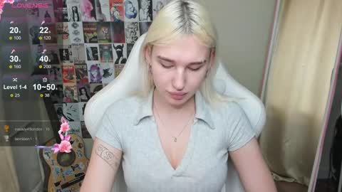 Snapshot of evelinalu chatting on May 7, 1:11 am Evelina online show from May 7, 1:11 am