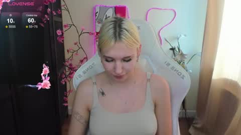 Snapshot of evelinalu chatting on May 20, 1:12 am Evelina online show from May 20, 1:12 am