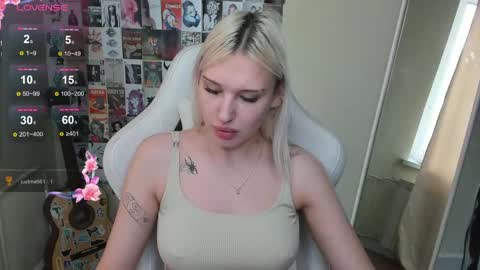 Snapshot of evelinalu chatting on May 26, 1:56 am Evelina online show from May 26, 1:56 am