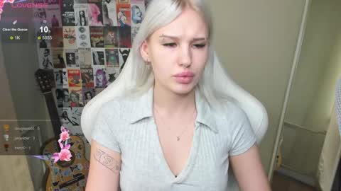 Snapshot of evelinalu chatting on May 31, 1:36 am Evelina online show from May 31, 1:36 am
