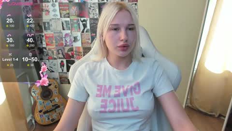 Snapshot of evelinalu chatting on June 4, 1:55 am Evelina online show from June 4, 1:55 am