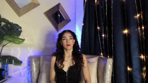 evelyn__rose1 online show from April 6, 1:36 am