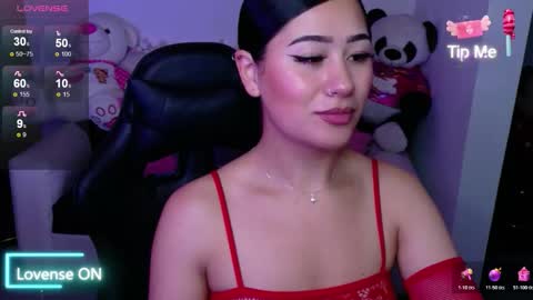 Snapshot of evelyn_ch_ chatting on November 8, 10:48 am Evelyn online show from November 8, 10:48 am