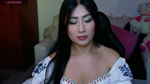 Snapshot of evelyn_ch_ chatting on November 20, 4:12 am Evelyn online show from November 20, 4:12 am