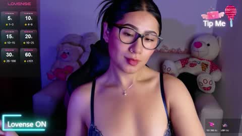 Snapshot of evelyn_ch_ chatting on November 28, 11:24 am Evelyn online show from November 28, 11:24 am