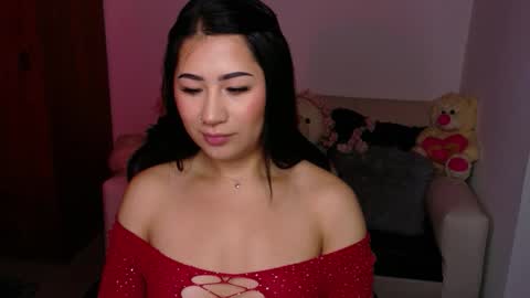 Snapshot of evelyn_ch_ chatting on December 15, 11:03 am Evelyn online show from December 15, 11:03 am