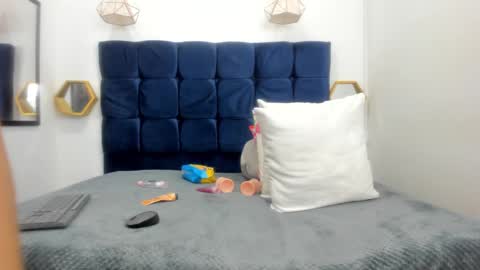 Snapshot of evelyn_morgan1 chatting on December 14, 12:55 am evelyn_morgan1 online show from December 14, 12:55 am