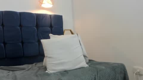 Snapshot of evelyn_morgan1 chatting on December 21, 6:30 am evelyn_morgan1 online show from December 21, 6:30 am