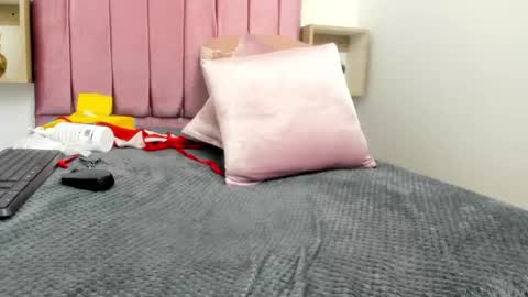 Snapshot of evelyn_morgan1 chatting on January 18, 5:31 am evelyn_morgan1 online show from January 18, 5:31 am