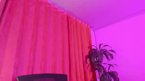 Evelyn Sandoval online show from March 31, 2:02 am