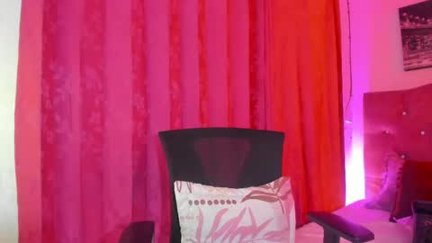 Evelyn Sandoval online show from April 14, 12:27 am