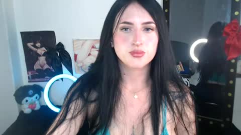 Snapshot of evelyn_sheeran chatting on June 26, 3:22 am Julieta online show from June 26, 3:22 am