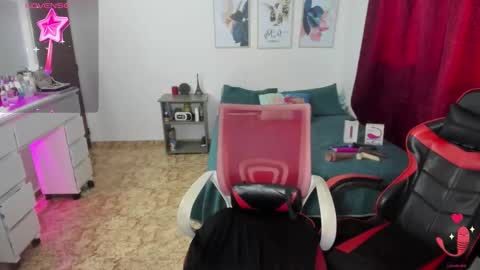 Evelyn online show from March 6, 10:28 pm