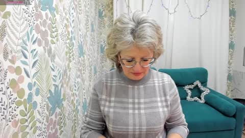 Evelyn online show from January 4, 4:55 am