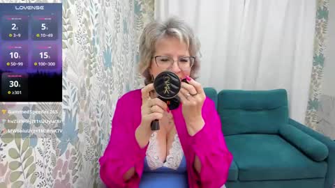 Evelyn online show from February 28, 9:25 am