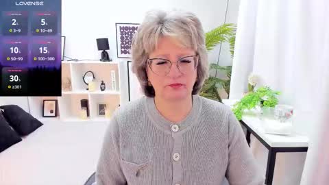 Evelyn online show from November 17, 5:13 am