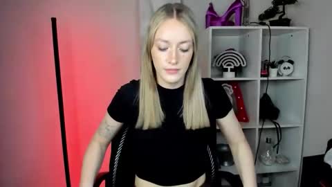 Snapshot of evelynblond chatting on February 24, 2:04 pm evelynblond online show from February 24, 2:04 pm