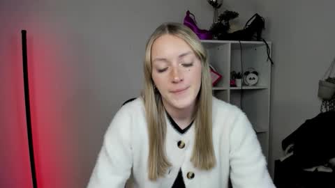 evelynblond online show from March 26, 6:35 pm