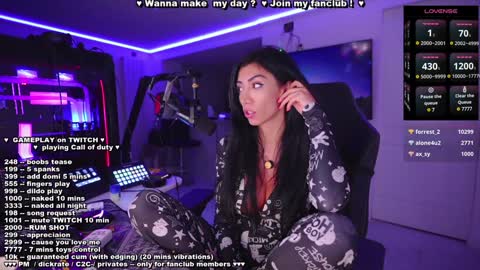 Evelyne online show from December 20, 5:57 am