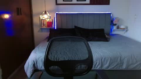 Snapshot of evelynn_fox_ chatting on July 27, 6:59 pm evelynn_fox_ online show from July 27, 6:59 pm