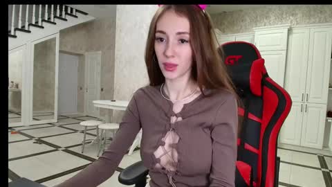 Snapshot of evelynn_mooree chatting on December 19, 10:42 pm evelynn_mooree online show from December 19, 10:42 pm