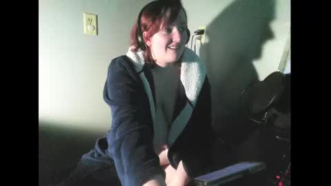 Snapshot of evelynnangel13 chatting on February 14, 4:04 am Evelynn Angel online show from February 14, 4:04 am