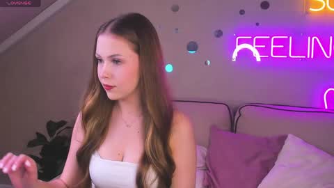 Evelyn online show from May 14, 8:21 am