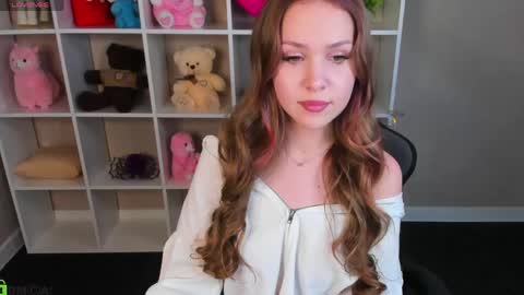 Evelyn online show from May 30, 9:06 am