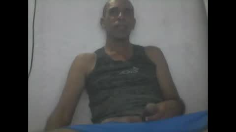 Snapshot of everaldosantos chatting on December 10, 10:37 pm everaldosantos online show from December 10, 10:37 pm