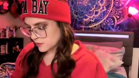 Aly online show from December 6, 8:26 am