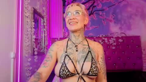 everlyn_sexx online show from March 9, 8:51 am
