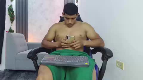Snapshot of evessinn chatting on September 13, 12:43 am luis online show from September 13, 12:43 am