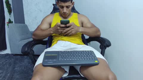 Snapshot of evessinn chatting on October 17, 4:42 pm luis online show from October 17, 4:42 pm