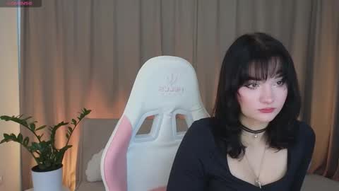 Snapshot of evettaormon chatting on October 27, 7:23 am Eva online show from October 27, 7:23 am