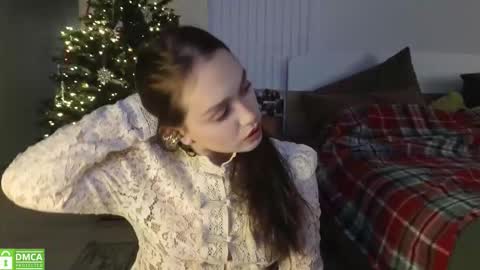 evi_woow online show from December 3, 8:07 pm