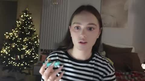 evi_woow online show from December 17, 8:59 pm