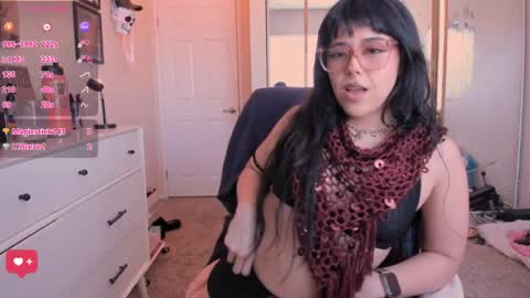 Snapshot of evie_luna chatting on April 19, 12:54 am Evie Luna online show from April 19, 12:54 am