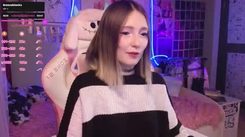 Evie online show from December 4, 8:28 pm