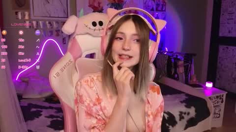 Snapshot of evie_rosen chatting on March 28, 10:53 pm Evie online show from March 28, 10:53 pm