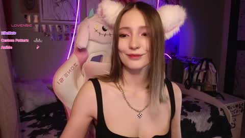 Snapshot of evie_rosen chatting on April 4, 9:45 pm Evie online show from April 4, 9:45 pm