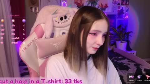 Snapshot of evie_rosen chatting on April 12, 10:37 pm Evie online show from April 12, 10:37 pm