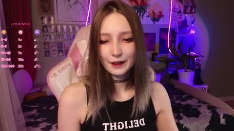 Snapshot of evie_rosen chatting on April 27, 11:47 pm Evie online show from April 27, 11:47 pm