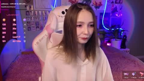 Snapshot of evie_rosen chatting on May 10, 9:42 pm Evie online show from May 10, 9:42 pm