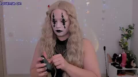 evilla_brill online show from June 8, 10:26 am