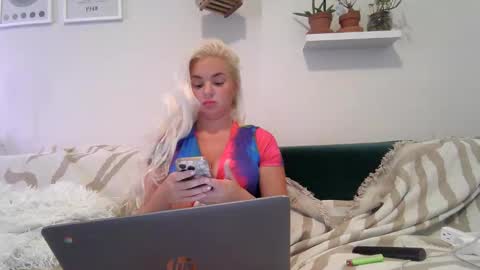 Badblondebunny online show from May 4, 12:28 am