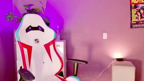 evva_foxxy online show from May 6, 3:17 pm