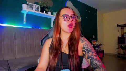 Snapshot of evy_orange1 chatting on July 18, 1:43 am EVY online show from July 18, 1:43 am