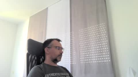 Snapshot of exhibit77 chatting on July 12, 7:43 am exhibit77 online show from July 12, 7:43 am