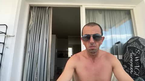 Snapshot of exhibitionist_30 chatting on May 9, 10:53 am exhibitionist_30 online show from May 9, 10:53 am